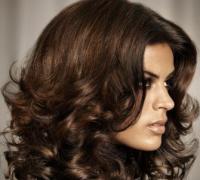 Эффектные кудри: выбор прически для волос средней длины